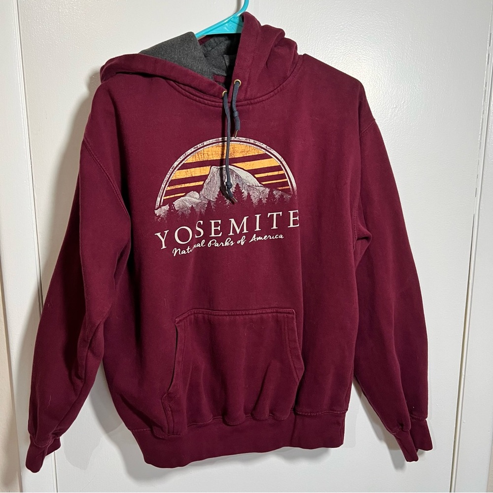Vintage Vibe Yosemite Hoodie Sweatshirt, Size Medium